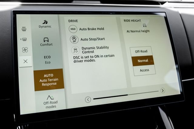 New 2026 Charente Grey Land Rover Dynamic SE image 38