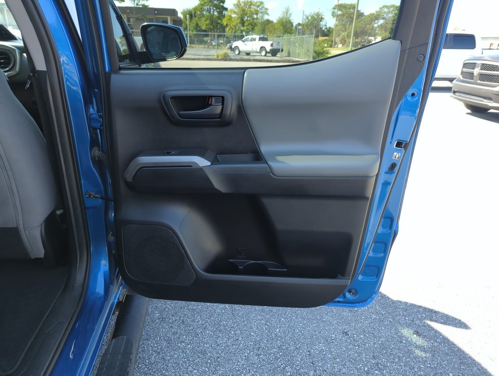 Used 2018 Blue Toyota SR5 image 26
