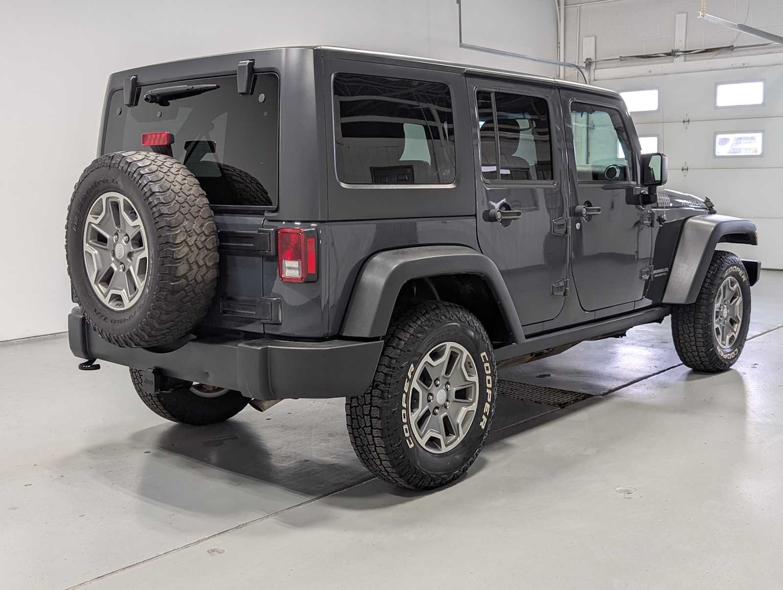 Used 2017 Rhino Clearcoat Jeep Rubicon image 8
