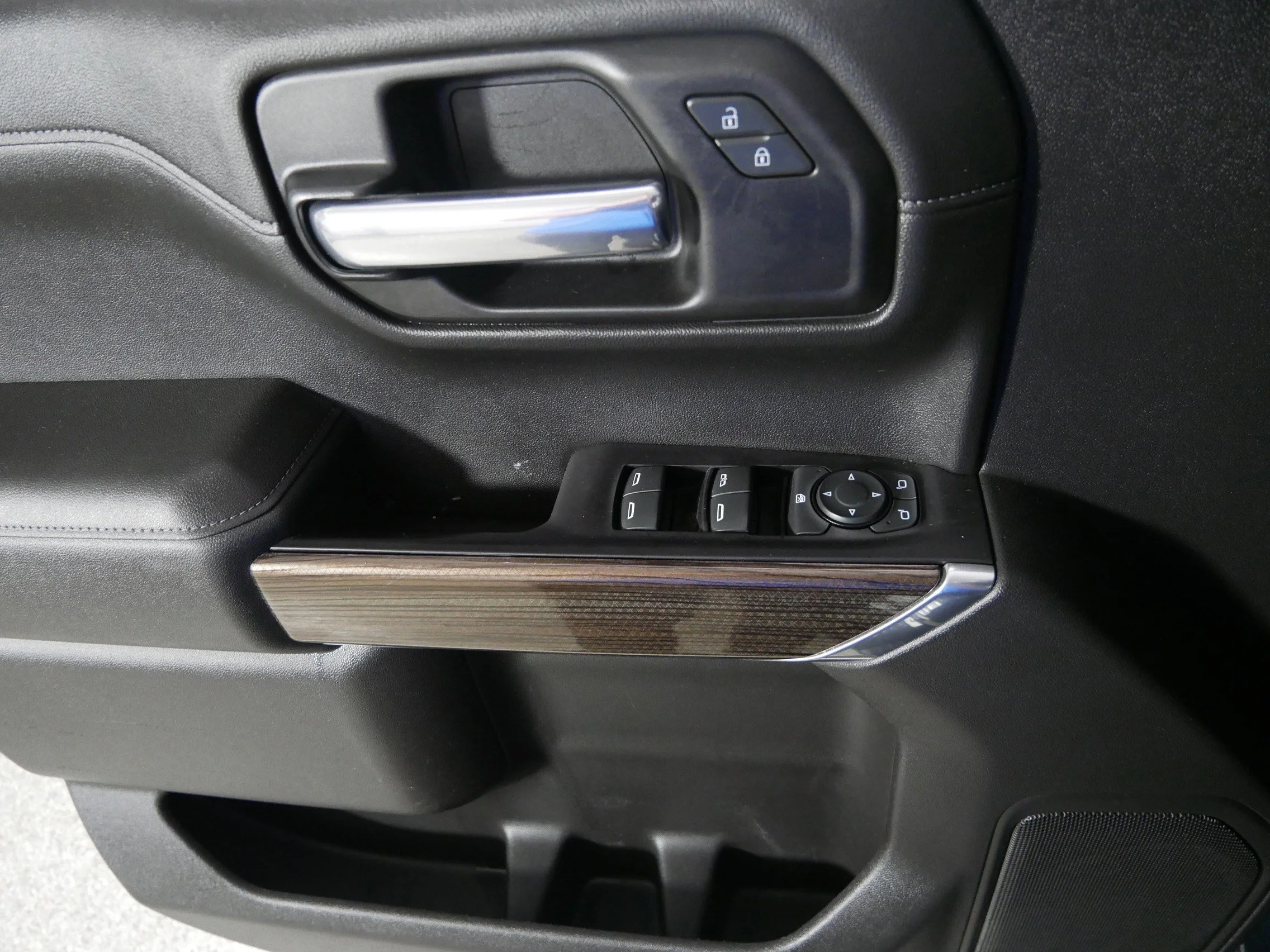 Used 2019 Shadow Gray Metallic Chevrolet LT image 19