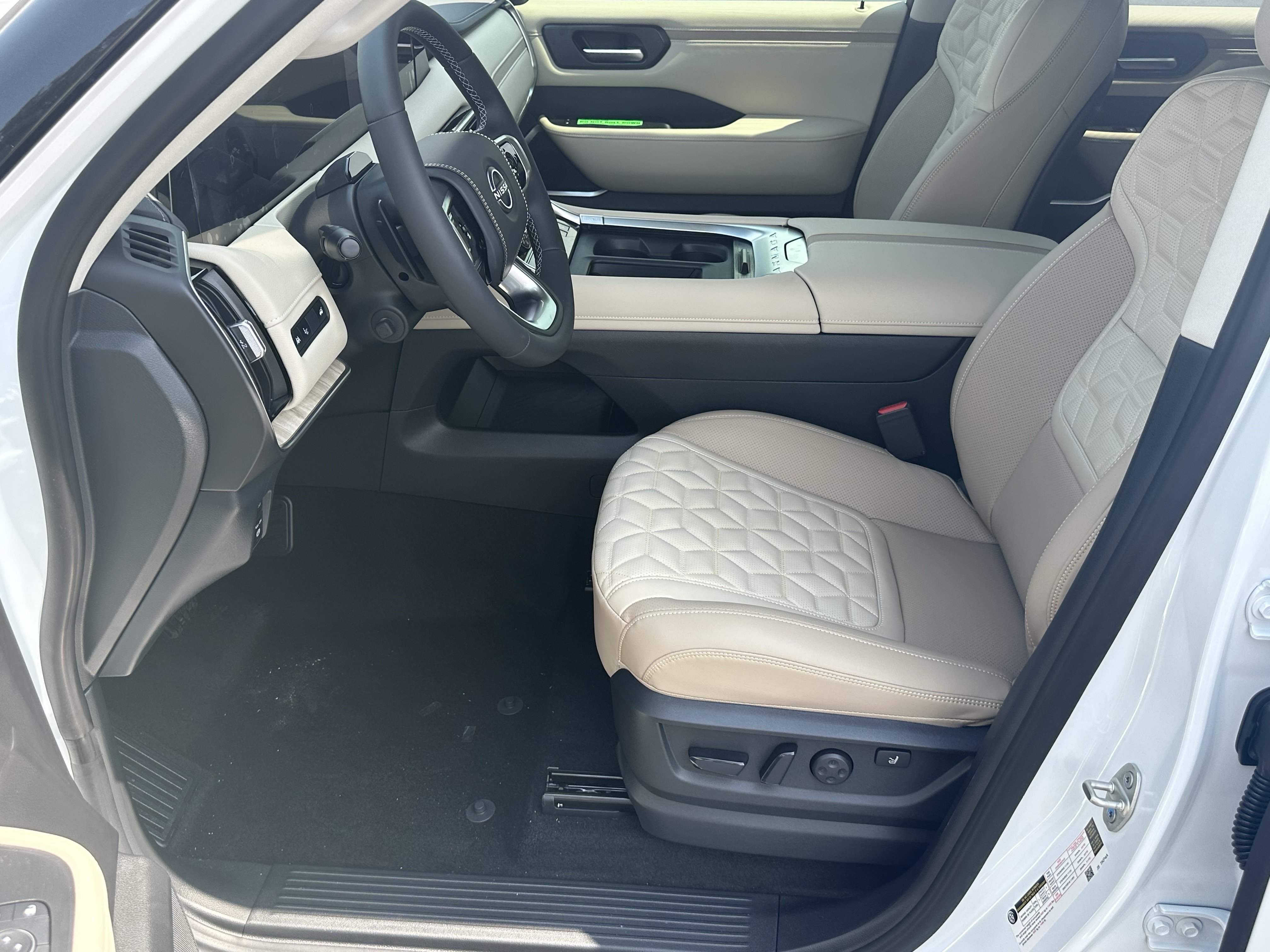 New 2026 Everest White Pearl Tricoat Nissan Platinum Reserve image 10