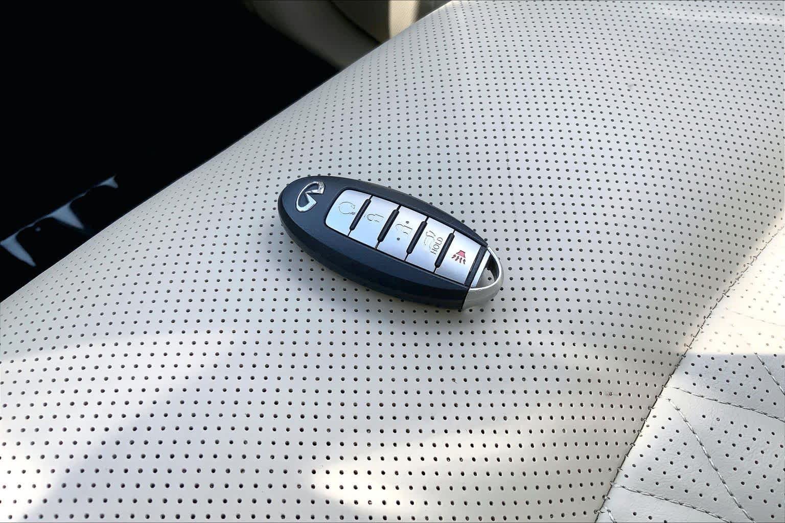 Used 2020 Mineral Black INFINITI LUXE image 15