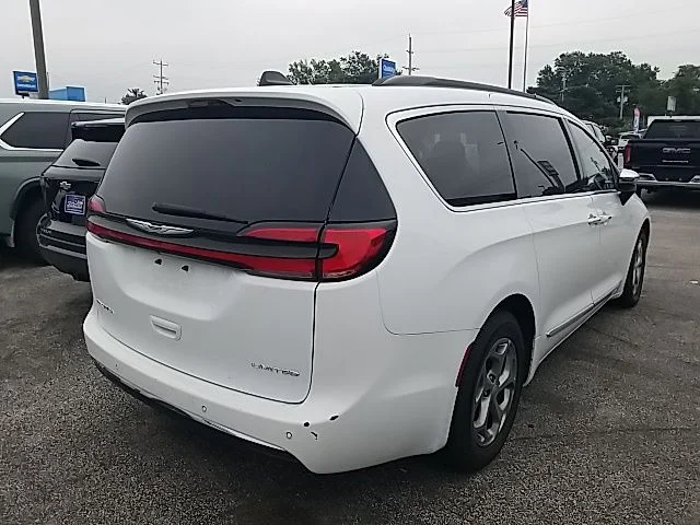 Used 2023 White Chrysler Limited image 23