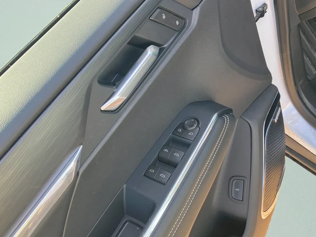 New 2026 Glacier White Tricoat GMC Elevation image 27