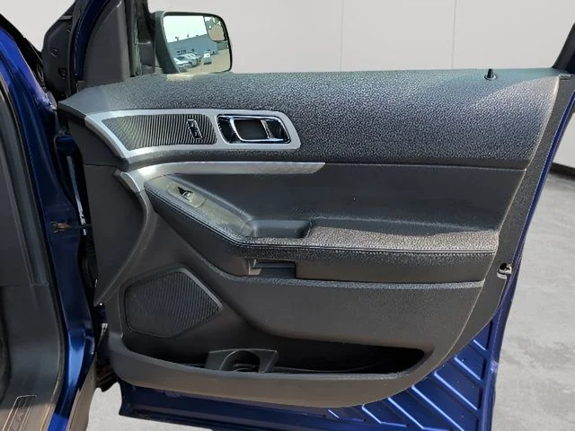 Used 2014 Blue Ford XLT image 45