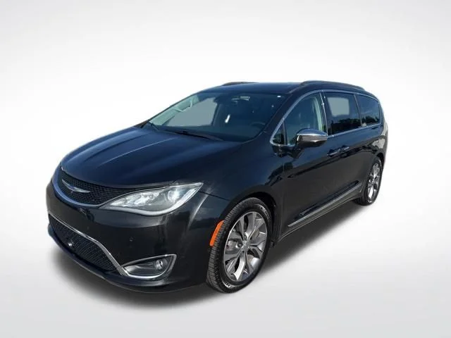 Used 2018 Black Chrysler Limited image 9