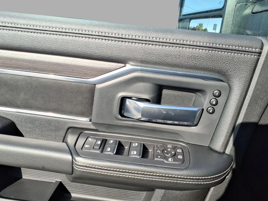 New 2026 Molten Red Pearl-Coat Exterior Paint RAM Laramie image 14