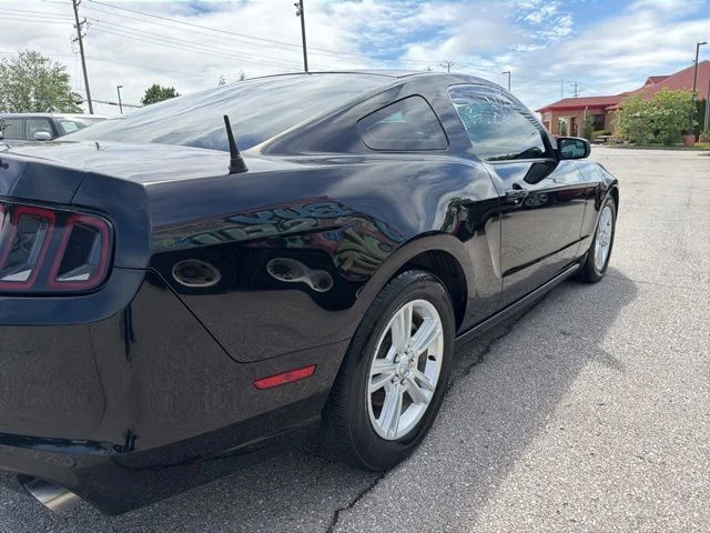 Used 2013 Black Ford V6 image 6