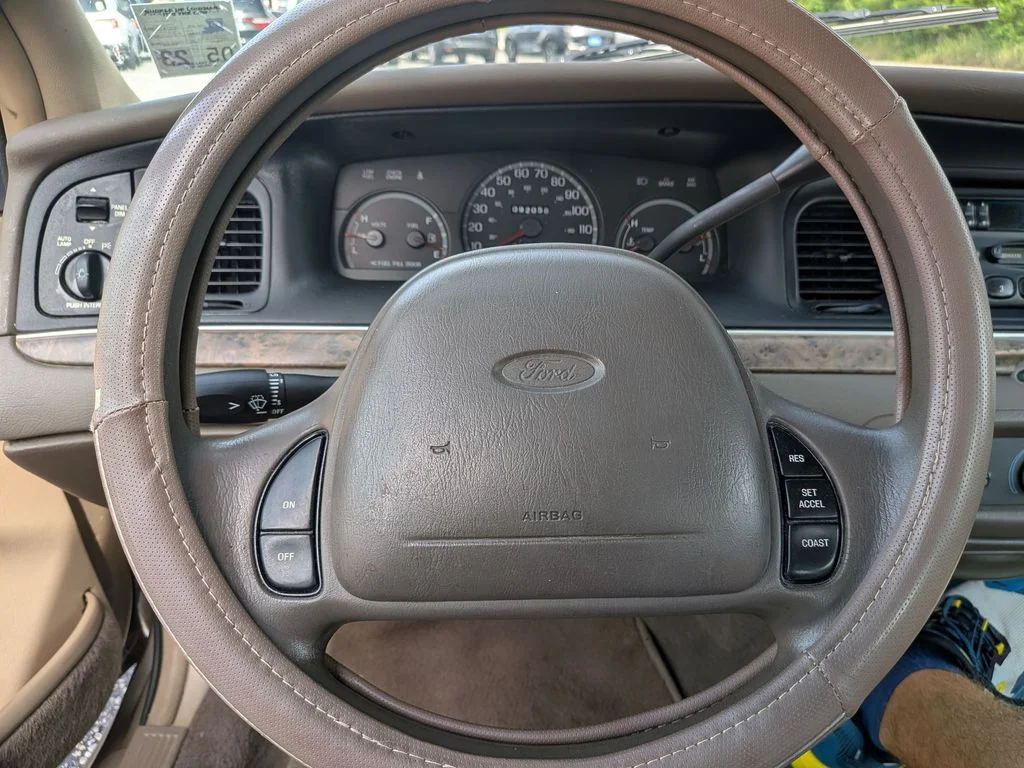 Used 1999  Ford Base image 11
