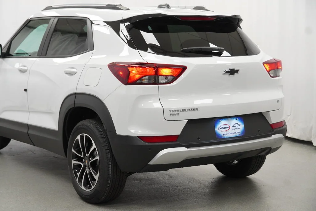 New 2026 Summit White Chevrolet LT image 16