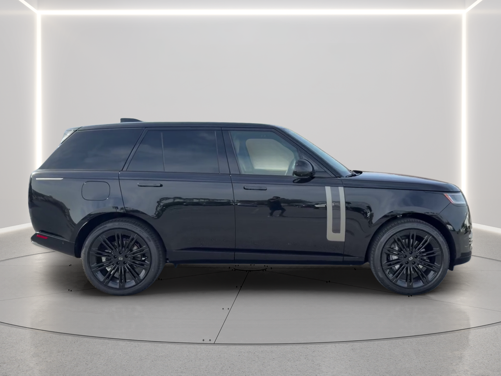 New 2027 Santorini Black Land Rover SE image 4