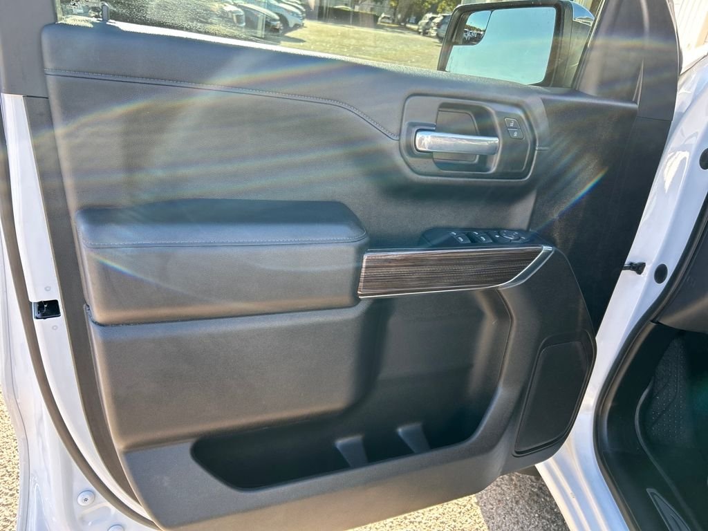 Used 2022 White Chevrolet LT image 12