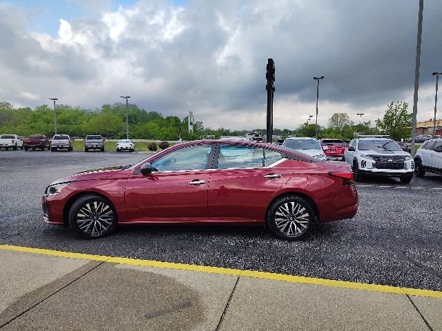 Used 2025 Red Nissan 2.5 SV image 4