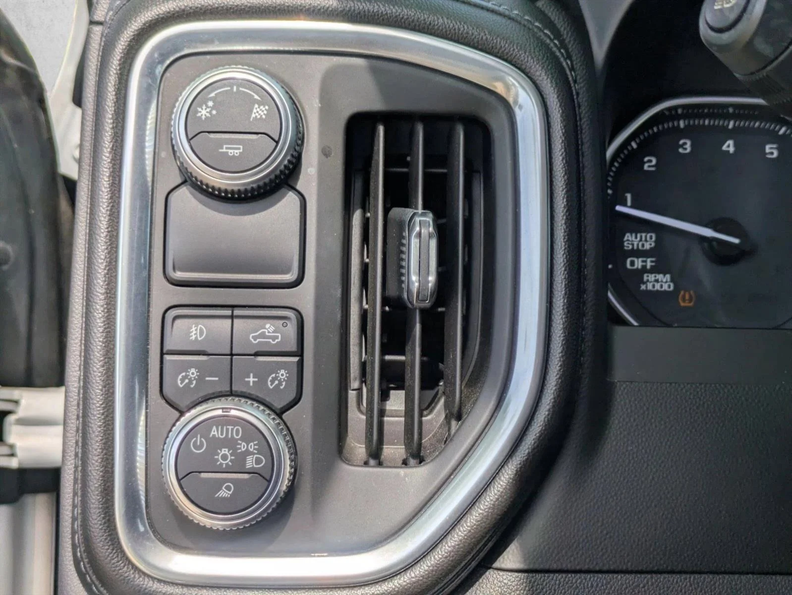 Used 2019 White Frost Tricoat GMC SLT image 12