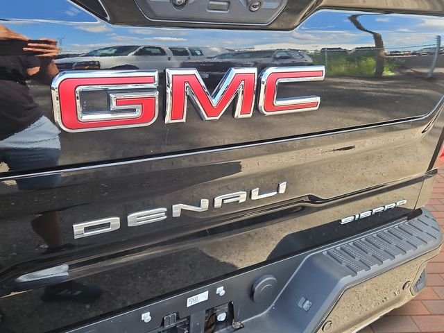 Used 2024 Onyx Black GMC Denali image 5