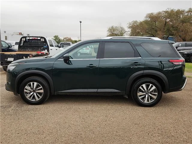 Used 2025 Green Nissan SL Front-Wheel Drive image 2