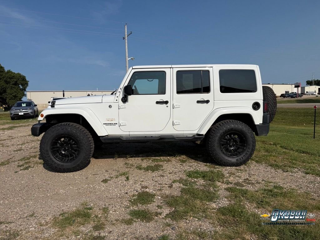 Used 2015 White Jeep Unlimited Sahara image 6