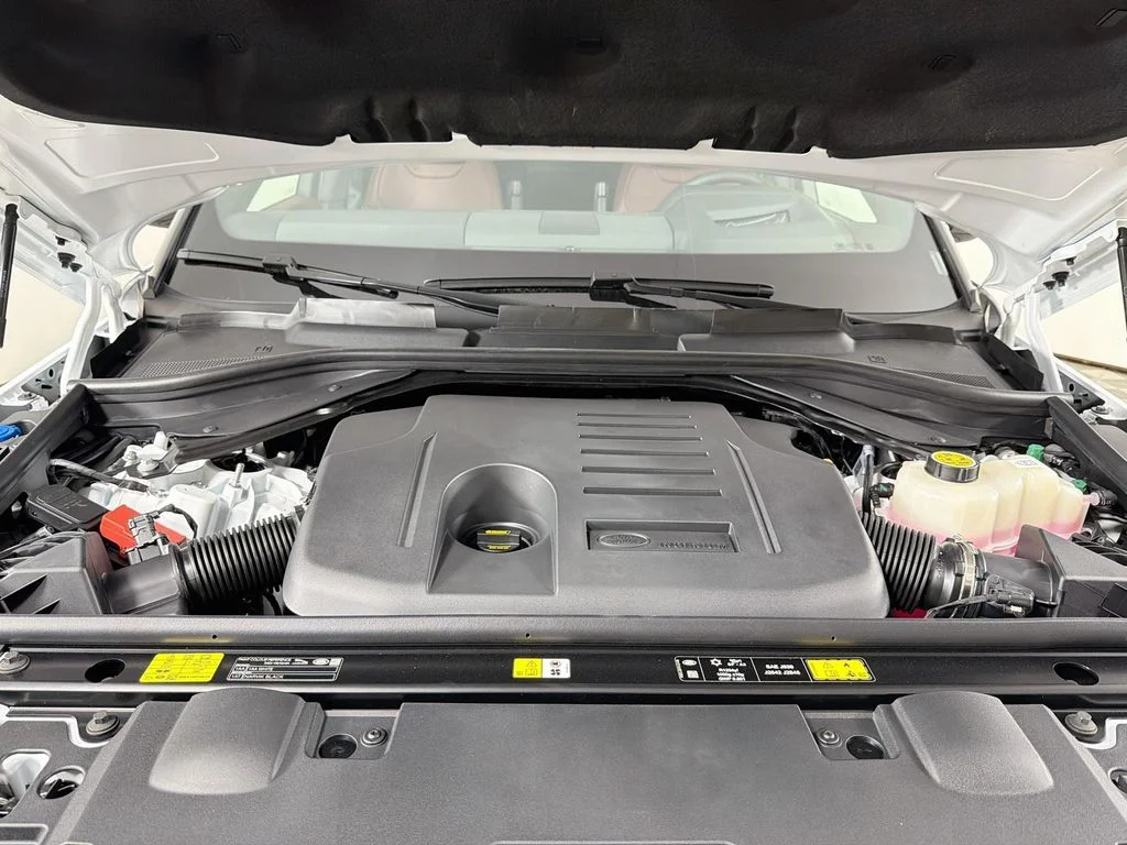 New 2026 Fuji White Land Rover Dynamic SE image 32