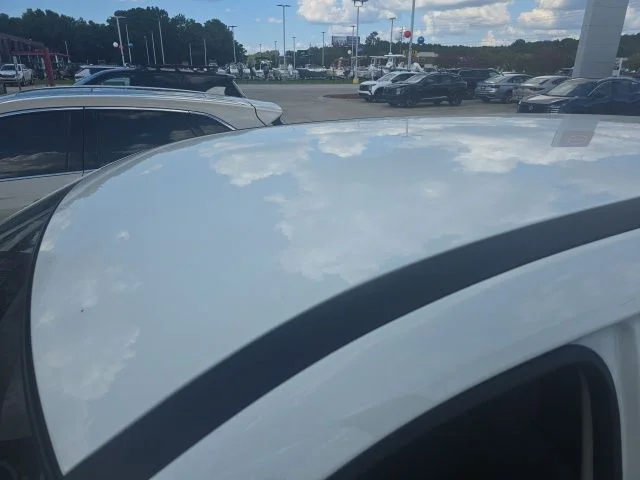 Used 2018 White Nissan S image 5