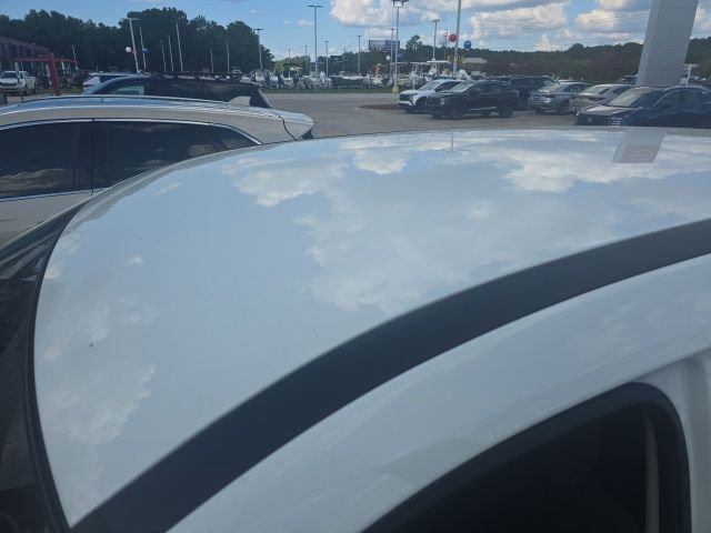 Used 2018 White Nissan S image 5