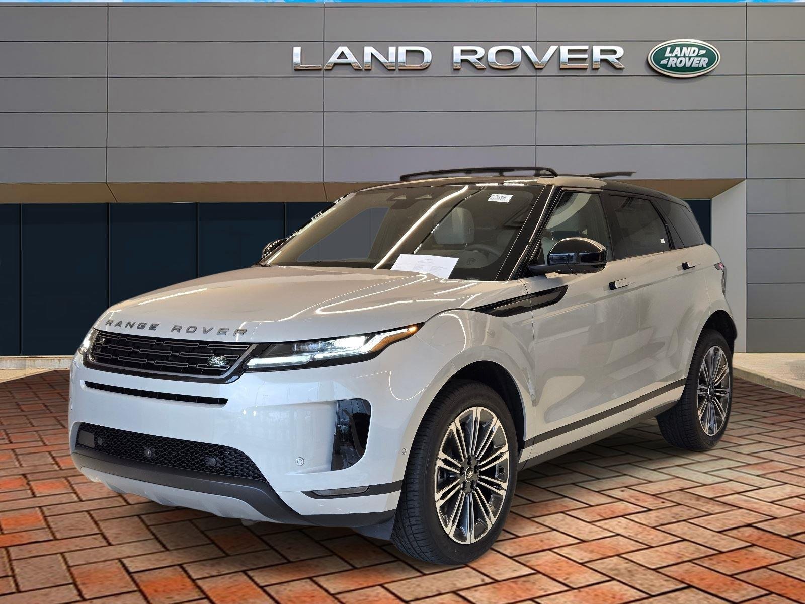 New 2026 Seoul Pearl Silver Land Rover Core S image 3