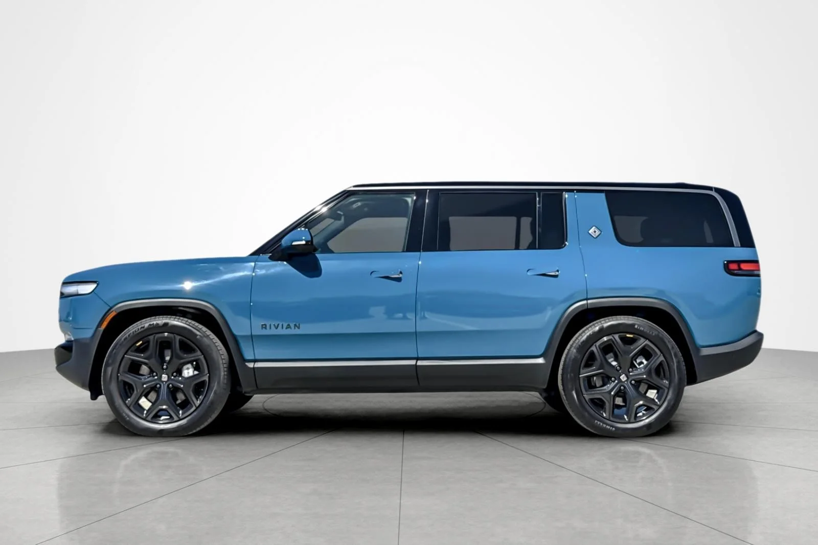 Used 2025 Rivian R1S Adventure with VIN 7PDSGBBA6SN065391 for sale in Carson, CA