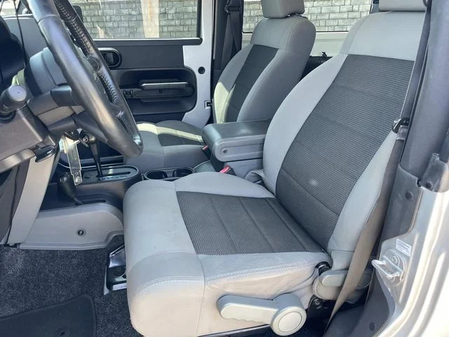 Used 2008 Silver Jeep X image 19