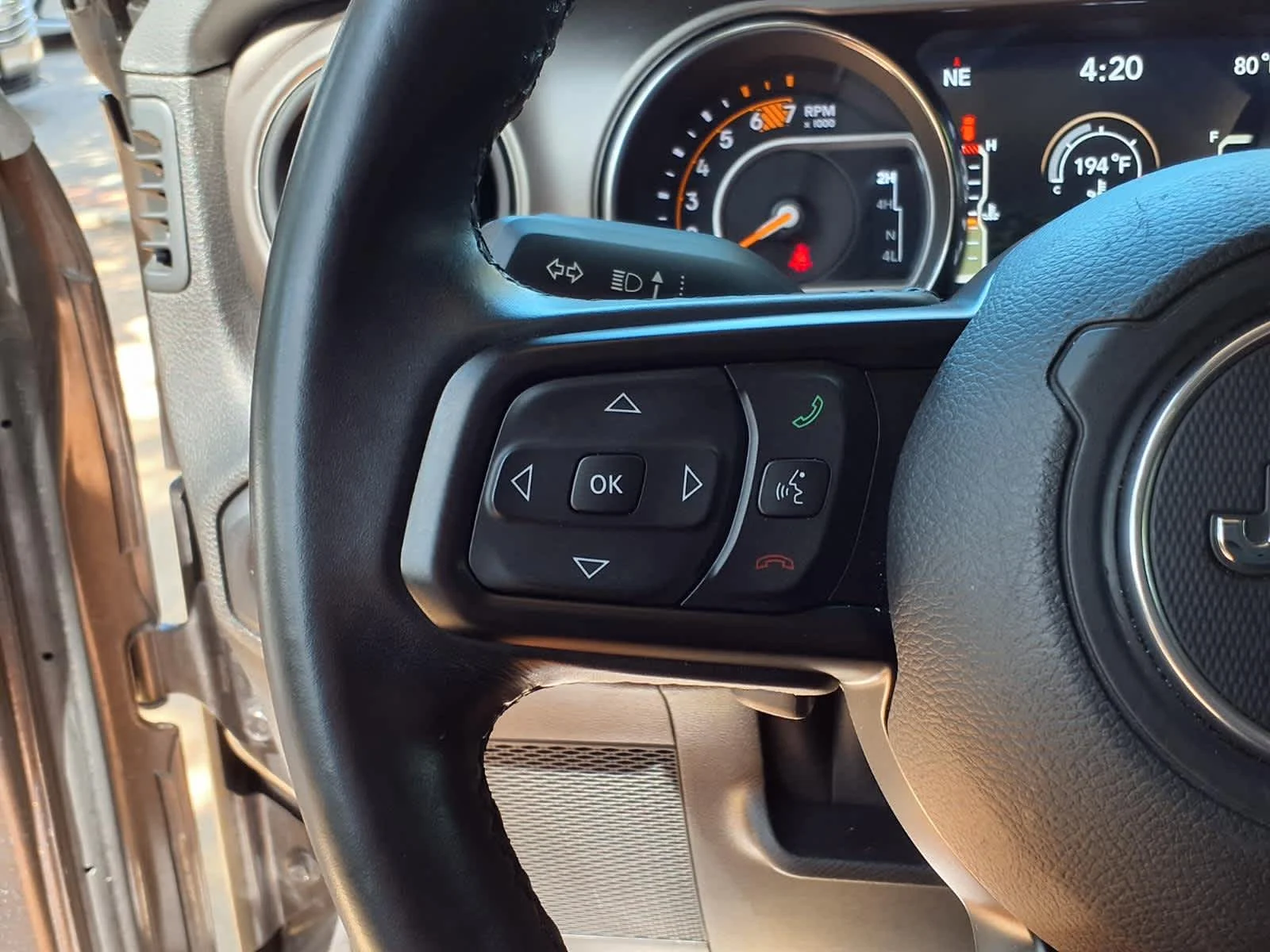 Used 2019  Jeep Sport S image 25