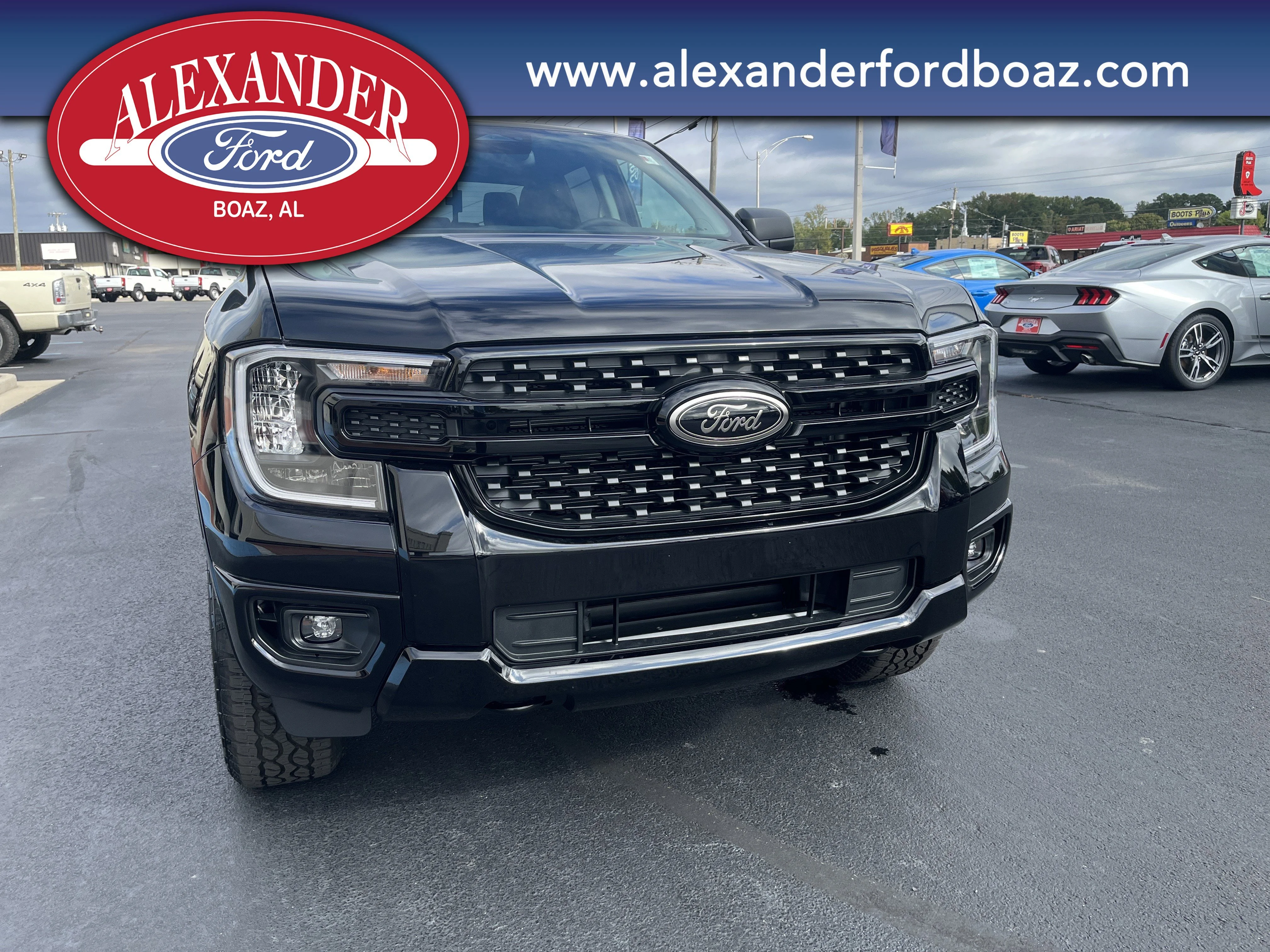 New 2025 Shadow Black Ford XLT image 5