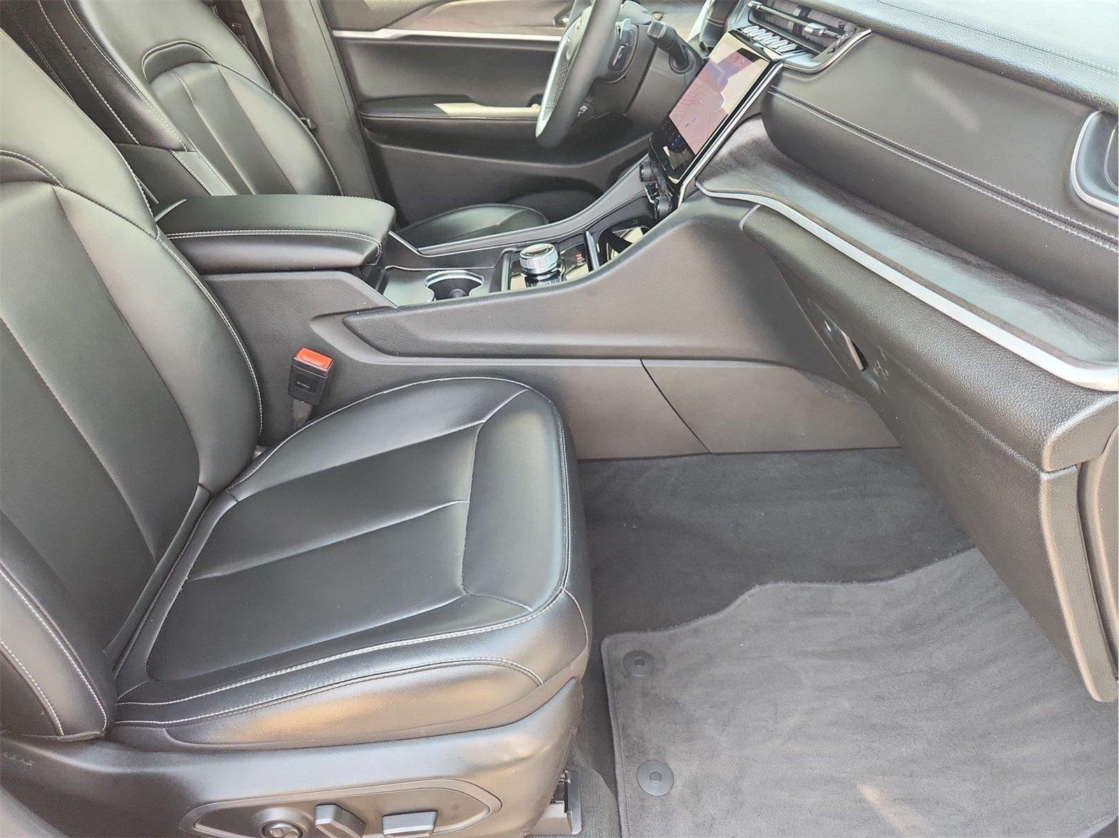 2025 Jeep Grand Cherokee L photo 27 of 34
