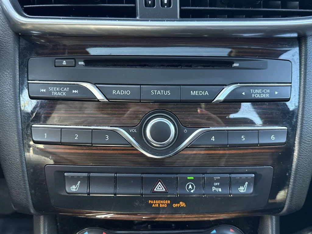 Used 2017 Black INFINITI Premium image 19