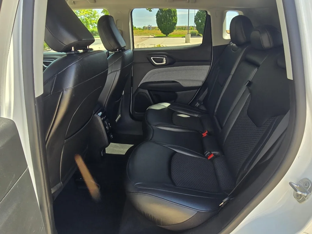 Used 2022 Bright White Clearcoat Jeep Latitude image 15