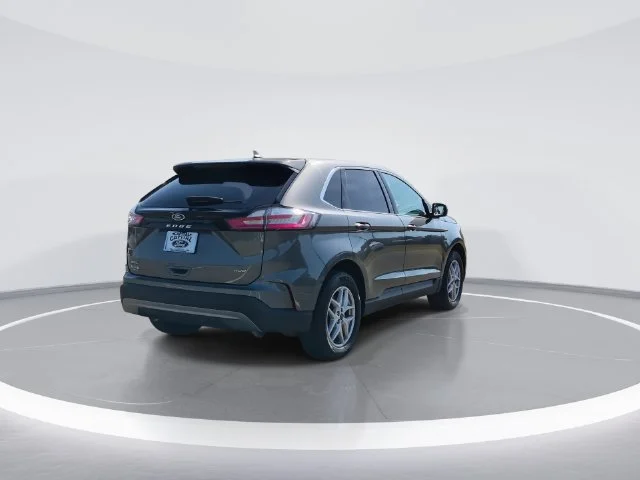 Used 2024 Gray Ford SEL image 7