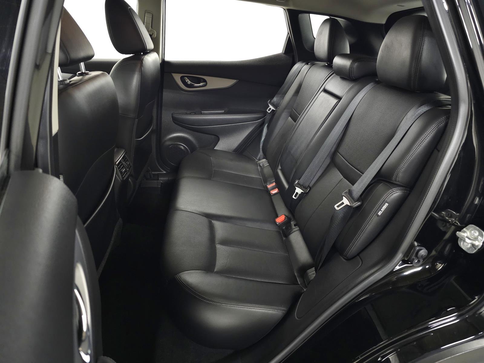 Used 2020 Magnetic Black Pearl G41 Nissan SL image 31