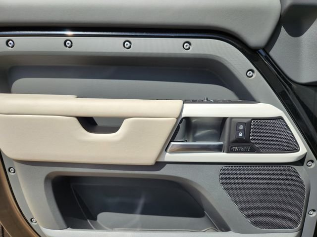 Used 2024 Black Land Rover SE image 22