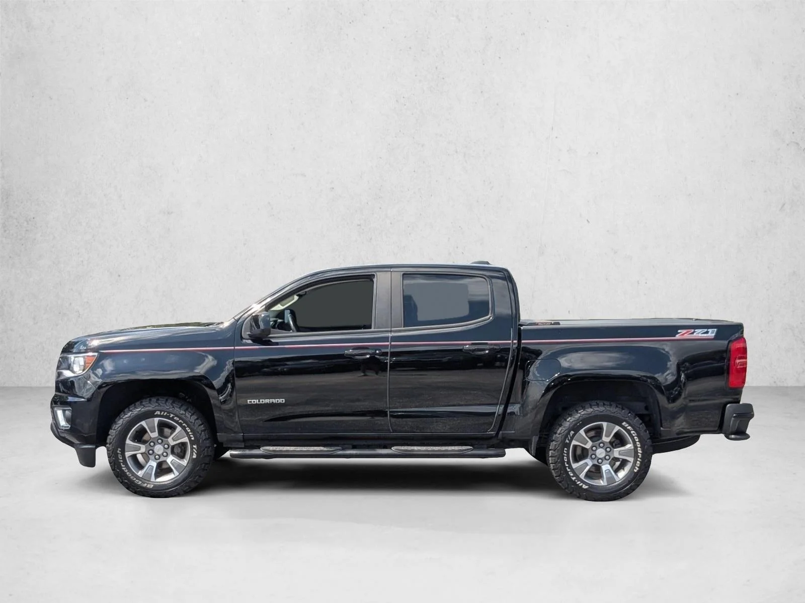 Used 2018 Black Chevrolet 4WD Z71 image 8