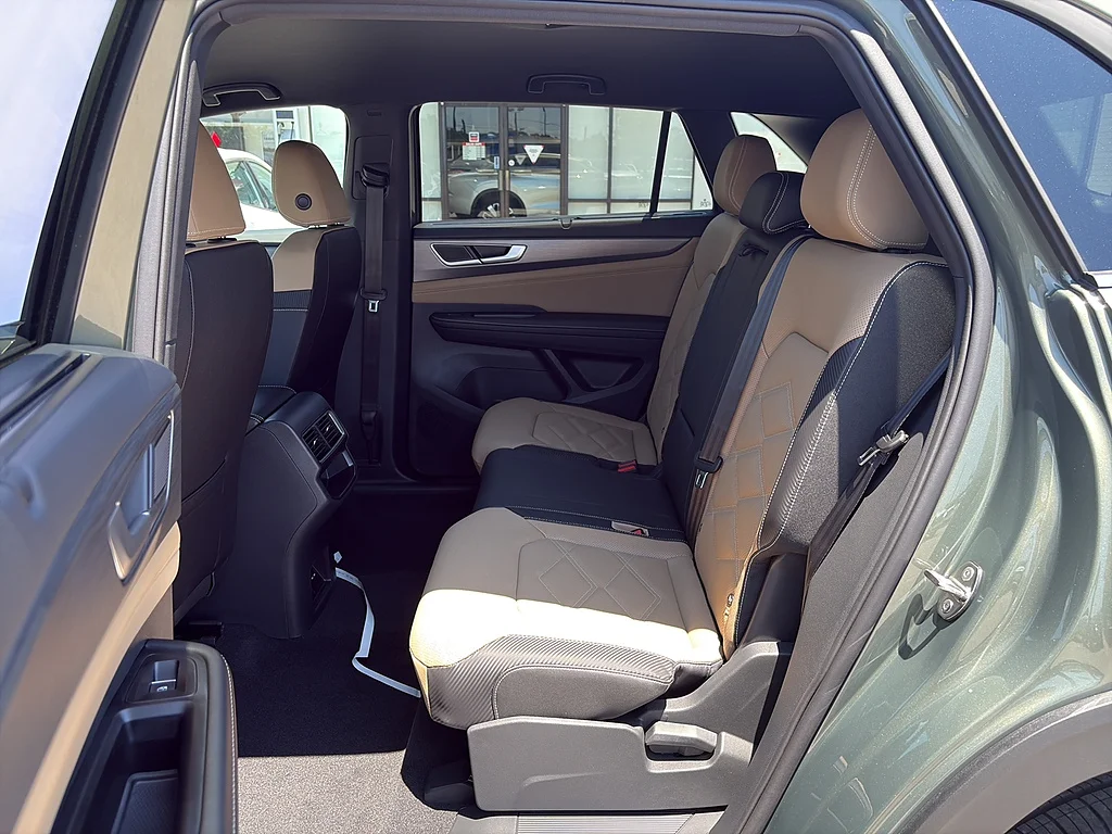 New 2026 Avocado Green Pearl Volkswagen 2.0T SE w/Technology FWD image 18