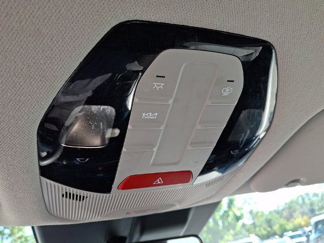 Used 2025 White Kia LXS image 29