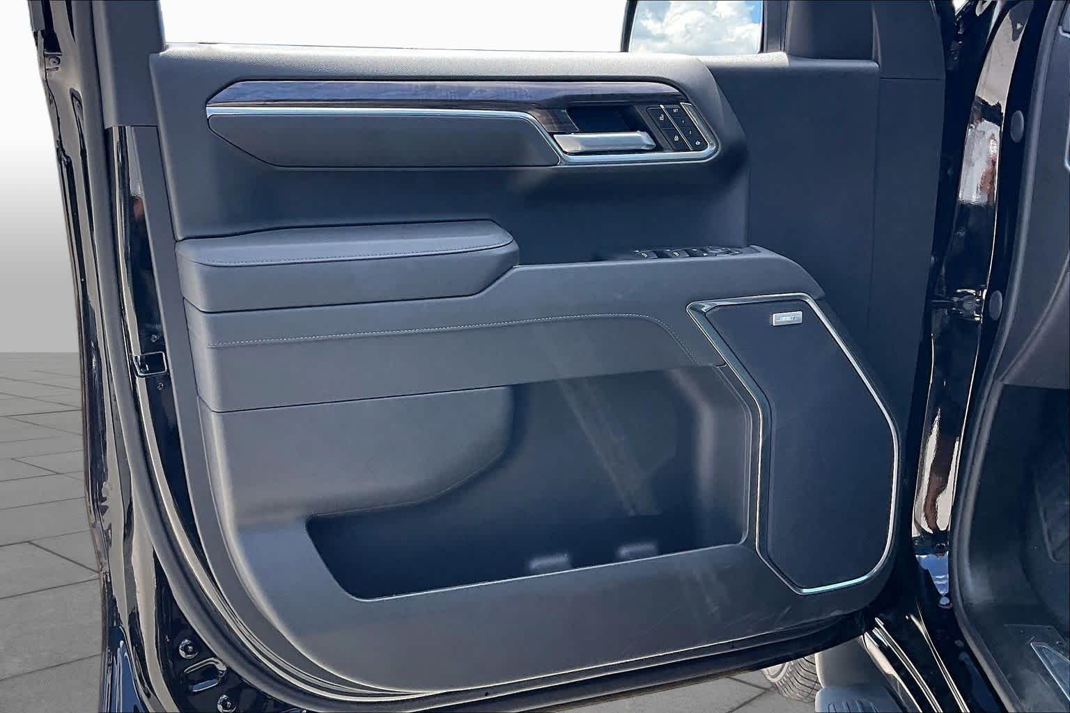 2026 Chevrolet Silverado 1500 LTZ - Photo 10