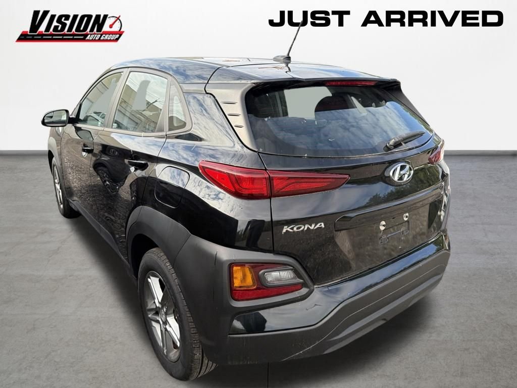 Used 2020 Black Hyundai SE image 6