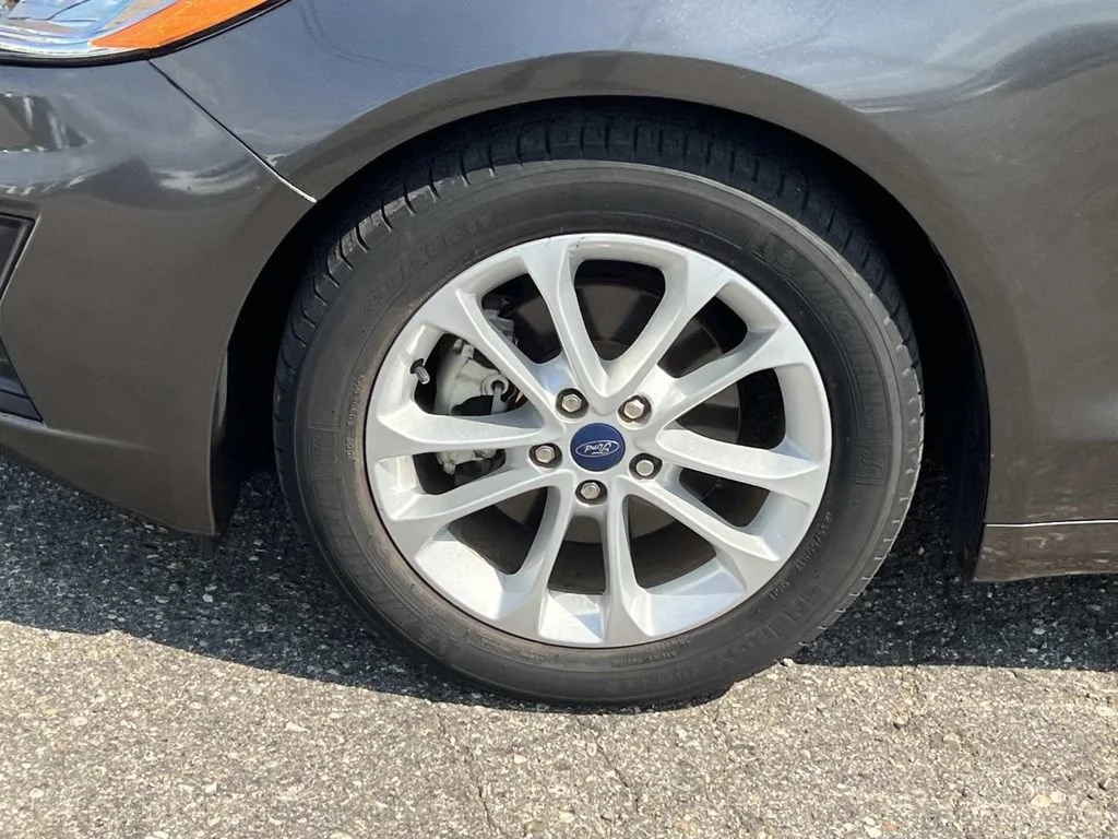 Used 2020 Gray Ford SE image 8