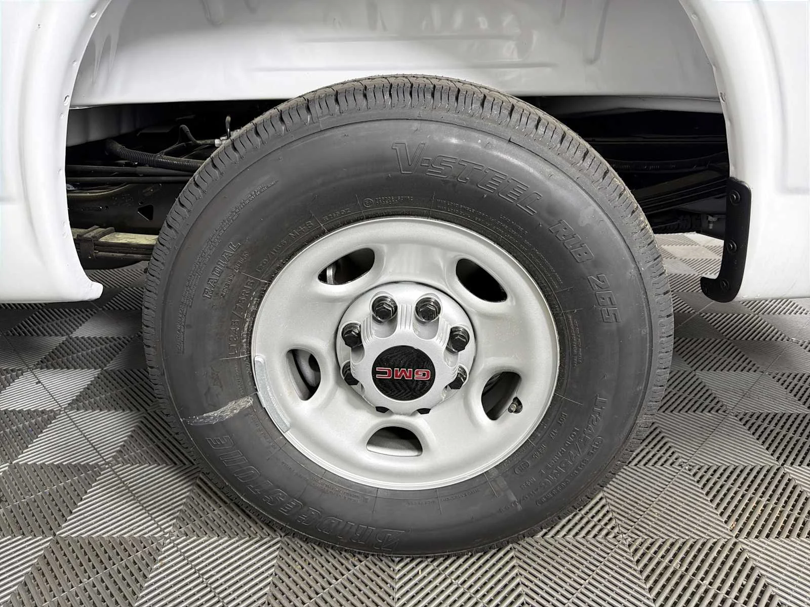 2025 GMC Savana Cargo Work Van - Photo 23