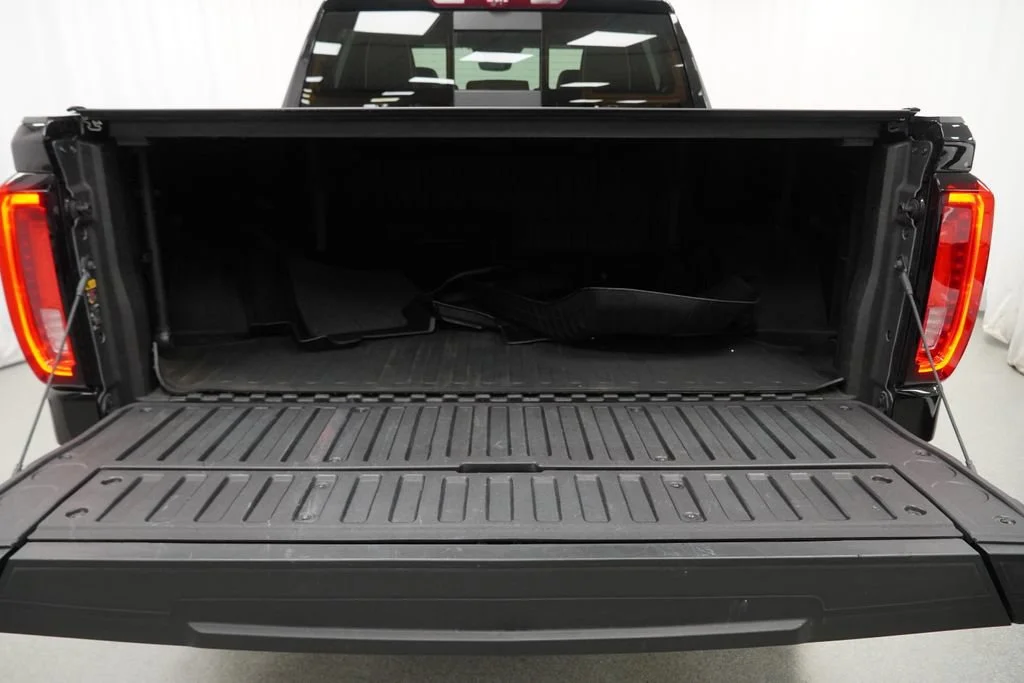 Used 2025 Onyx Black GMC Denali Ultimate image 32