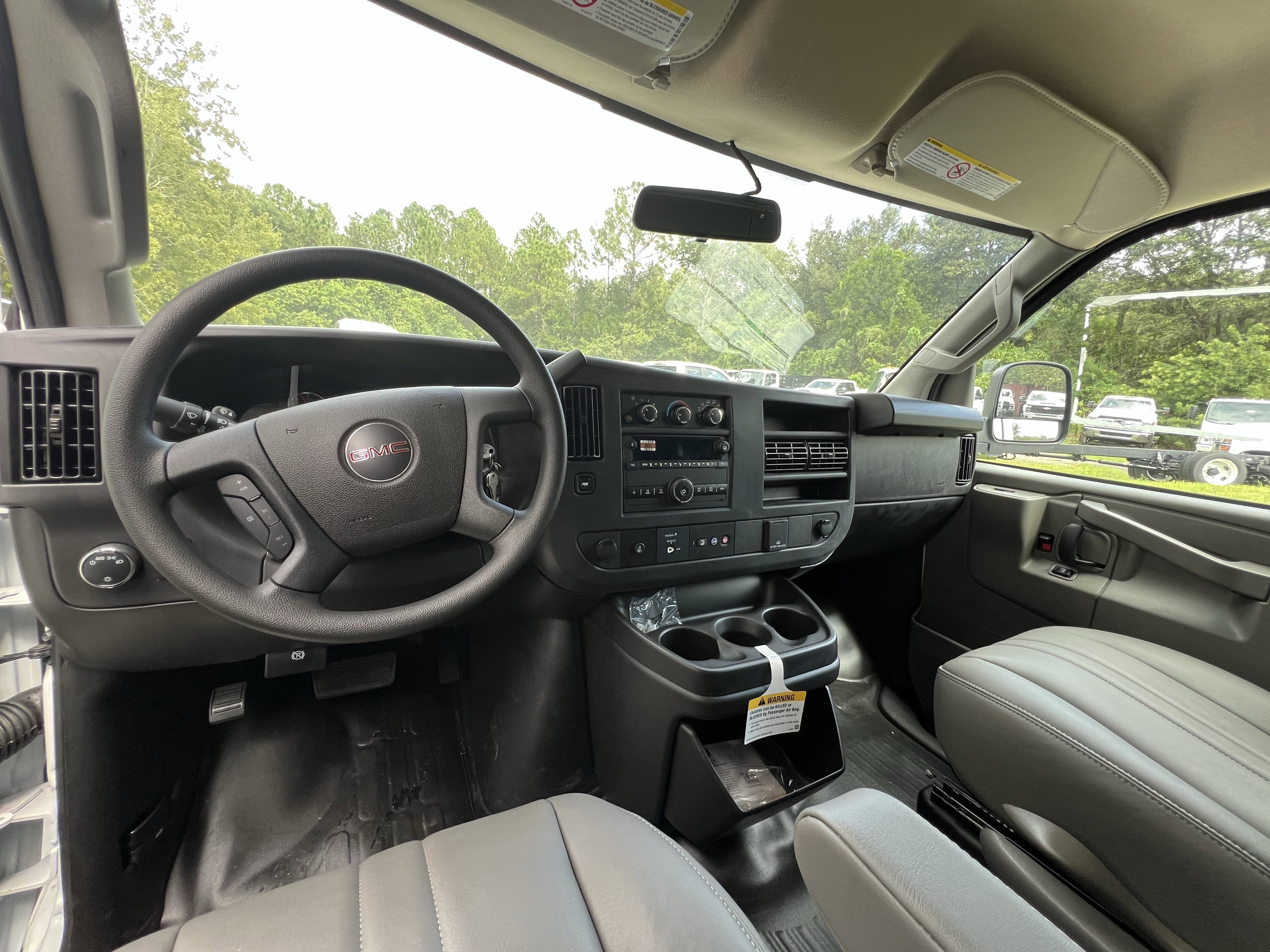 New 2025 Summit White GMC Work Van image 13