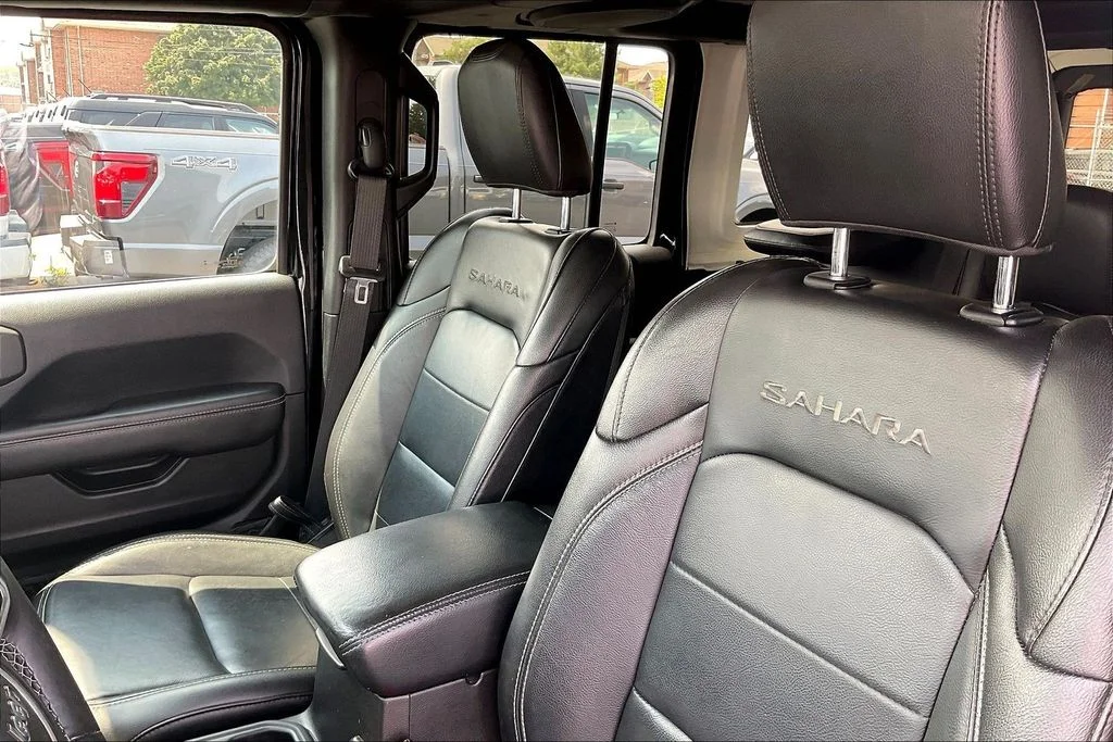 Used 2018 Black Jeep Unlimited Sahara image 23