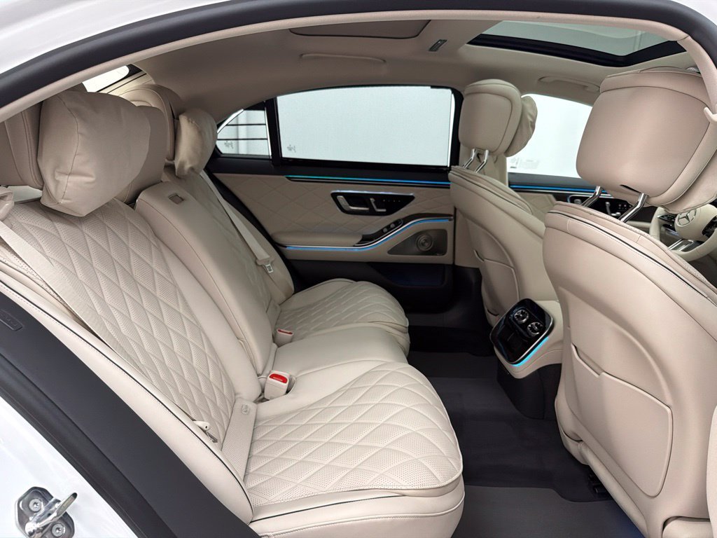 New 2027 MANUFAKTUR Moonlight White Metallic Mercedes-Benz S 580 image 26