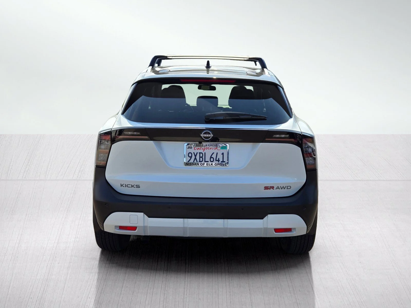 Used 2026 Aspen White/Super Black Nissan SR image 5