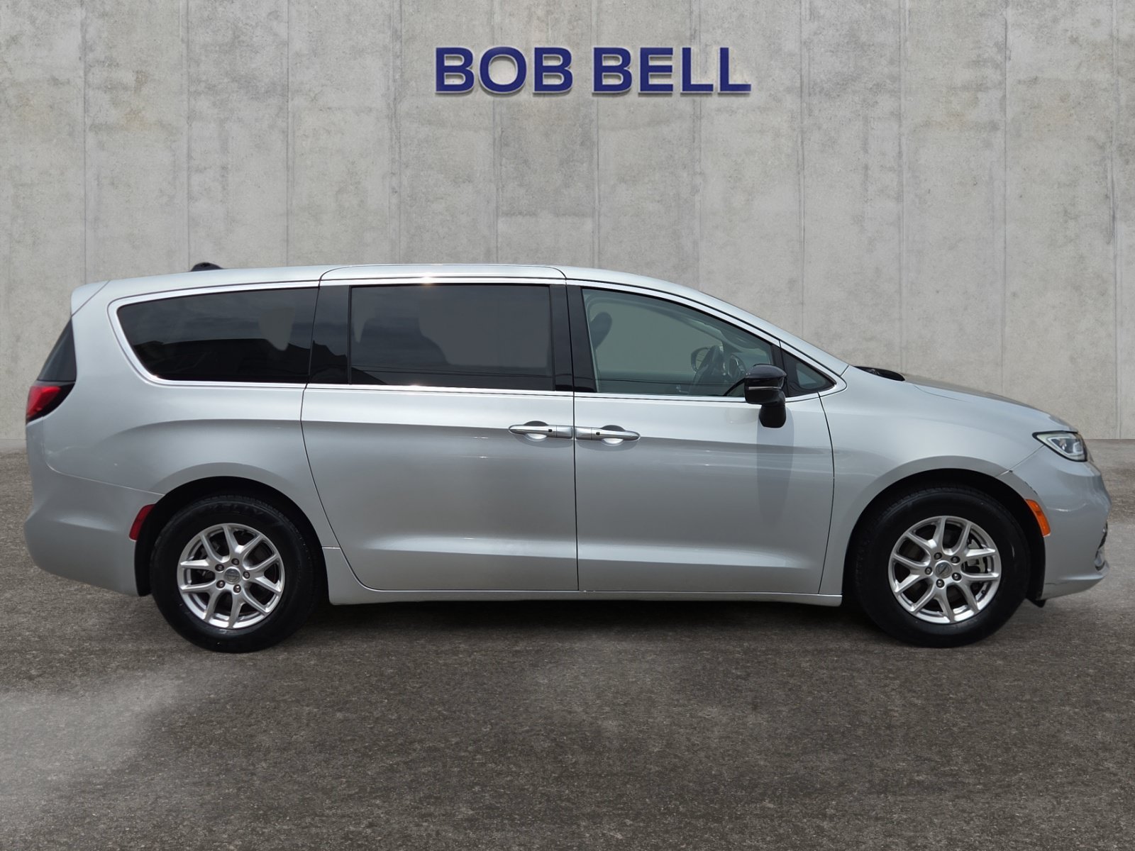 Used 2024 Silver Mist Clearcoat Chrysler Touring L image 6