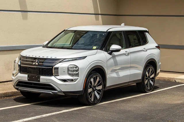 2026 Mitsubishi Outlander SE