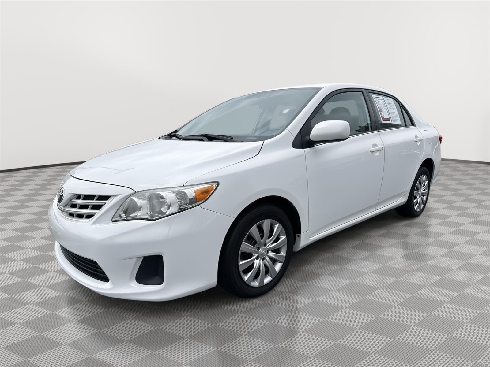 Used 2013 Super White Toyota LE image 9